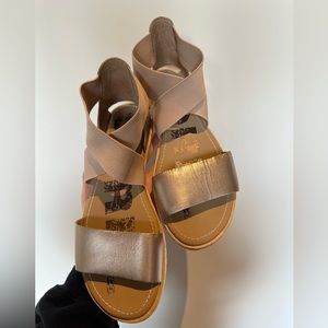 Rose gold Sorel Ella’s Sandal. Size 8